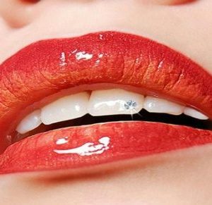 BEDAZZLE YOUR SMILE WITH TOOTH JEWELLERY