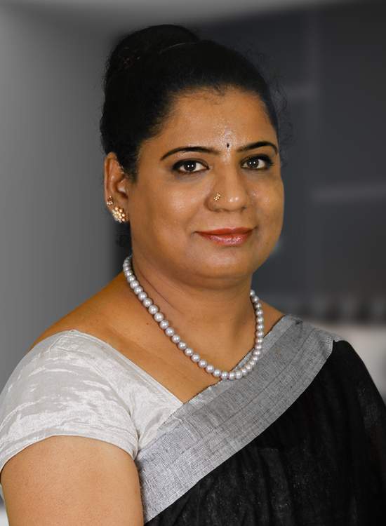 Dr Shailaja Reddy Best Implantologist Dentist Dental Implant Surgeon in Hyderabad, India